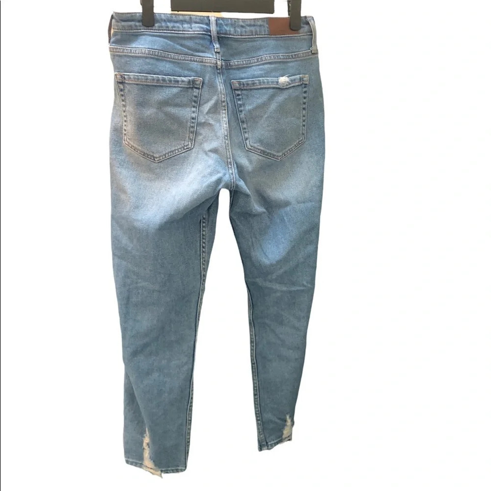 HOLLISTER HIGH RISE DISTRESSED MOM JEANS - Picture 2 of 8